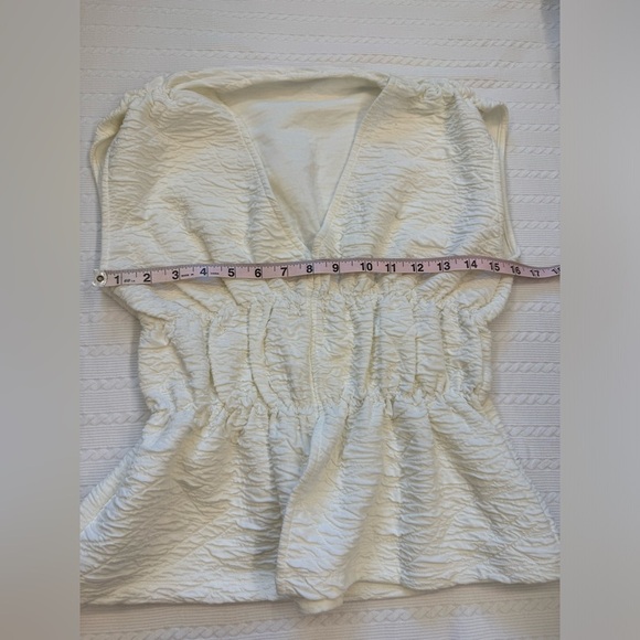 GOOD AMERICAN V-NECK TOP In White - Picture 6 of 7